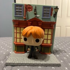 Ron Weasley w/ Quidditch Supplies - Deluxe Funko #142, Target Exclusive, no box
